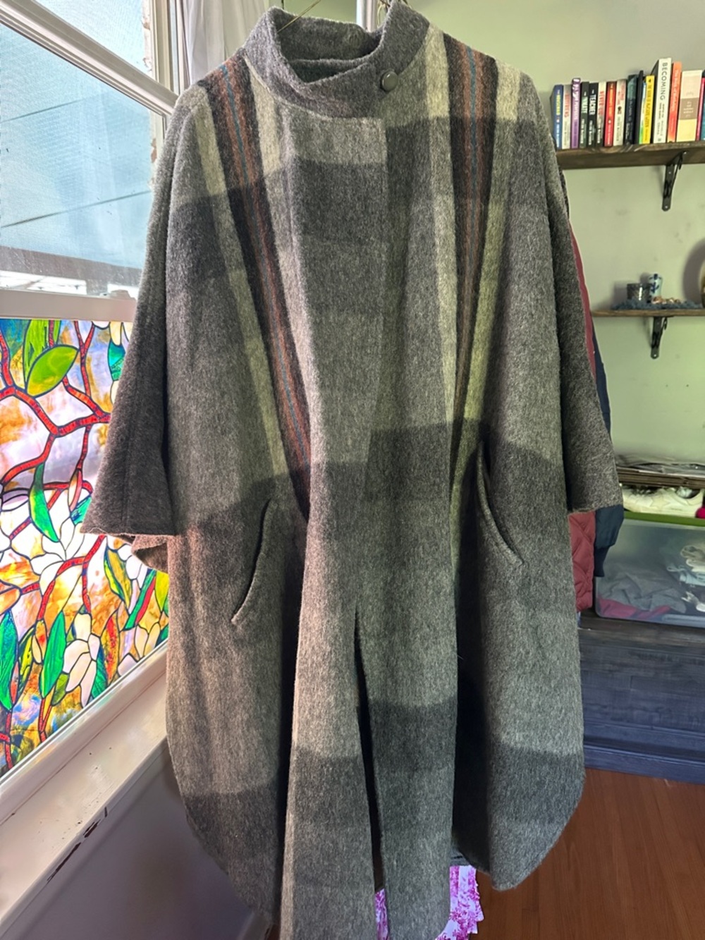 Portrait 100% wool poncho